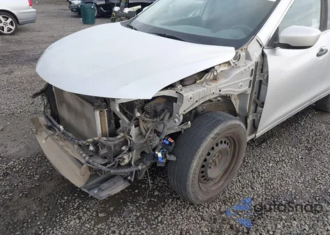 2018 Nissan Rogue S z USA, uszkodzony, nr VIN KNMAT2MTXJP590325